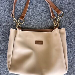 Elegant Tan Leather Shoulder Bag